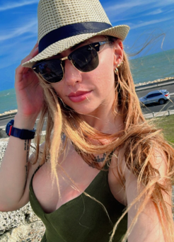 <em>Lina V.</em>